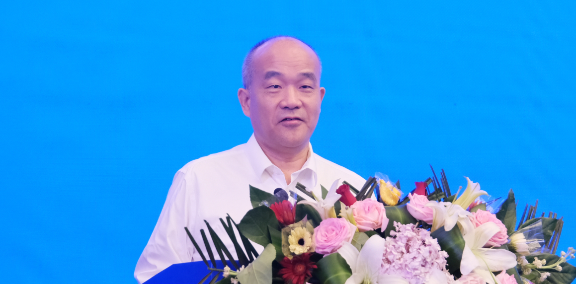 中国科学院院士、科学技术部党组成员、国家自然科学基金委员会党组书记、省科协主席窦贤康致开幕辞