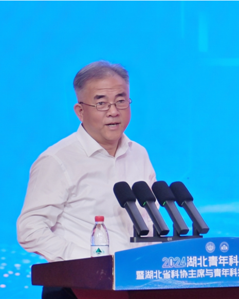 湖北省科协党组成员、副主席孙击翔主持2024湖北青年科技论坛