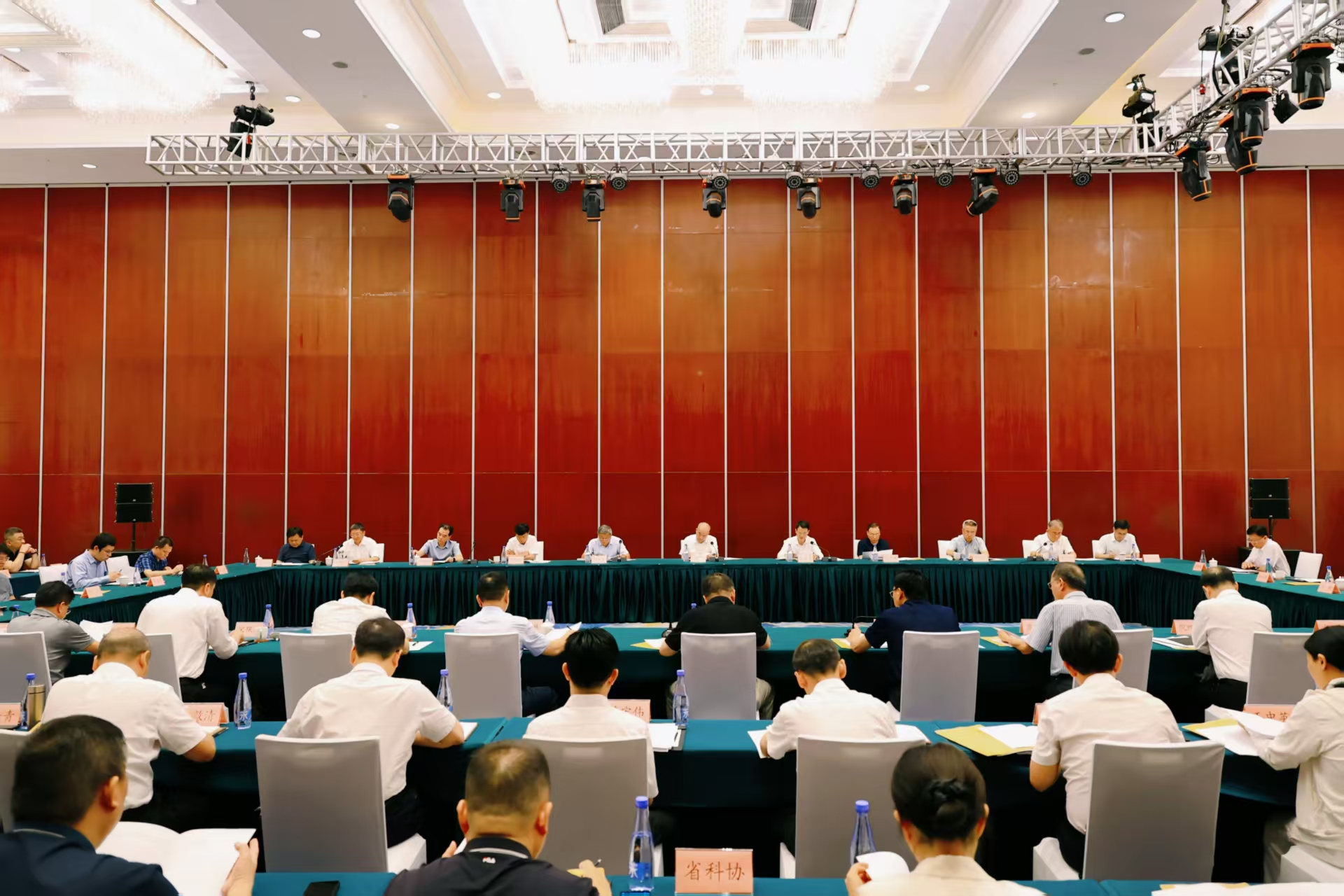 湖北省科协十届常委会第六次会议在汉召开