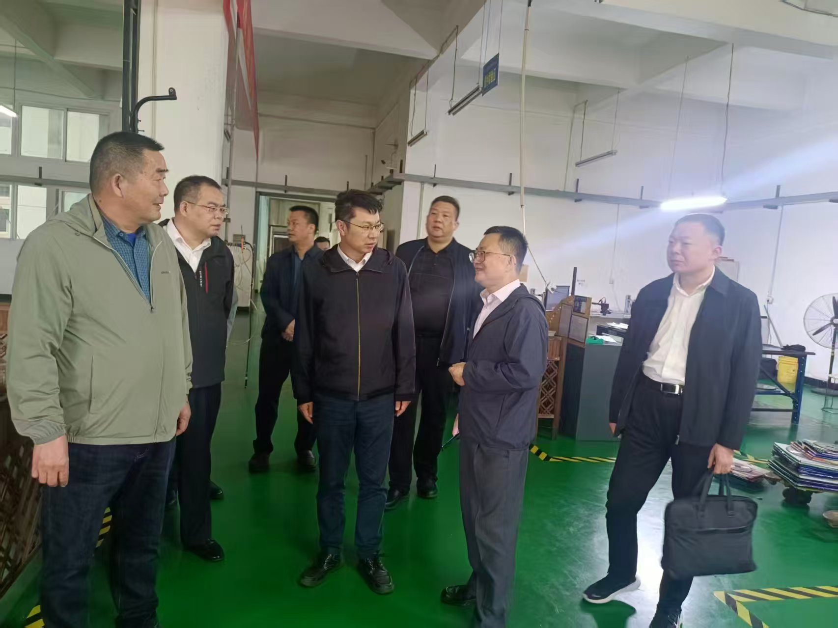 1761126483094016573.jpg 932173760.jpg