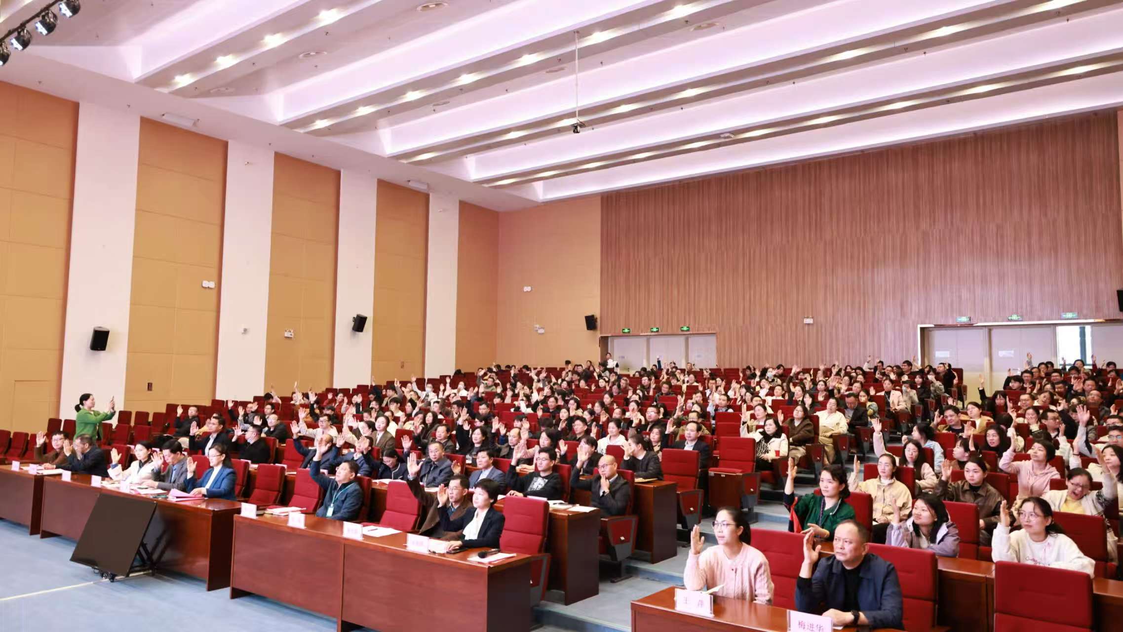 1761912188547030180.jpg 401083402.jpg